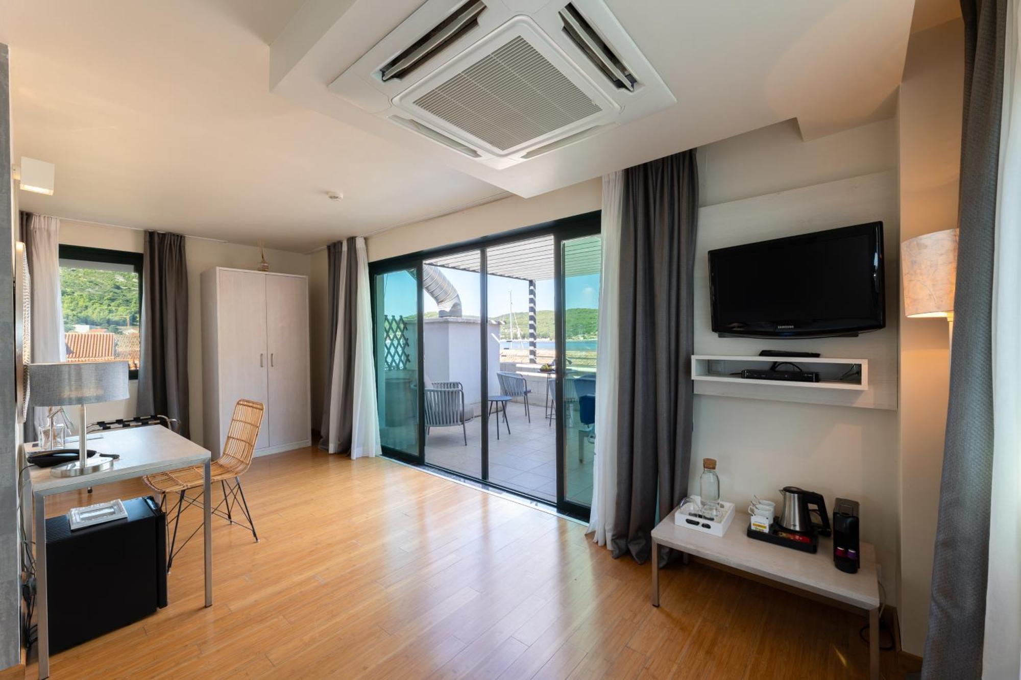 Hotel San Giorgio Вис Екстериор снимка